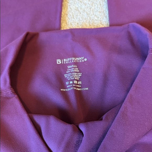 BuffBunny Rosa Pocket Leggings - Picture 2 of 3